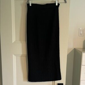 Elegant Black Ribbed Skirt